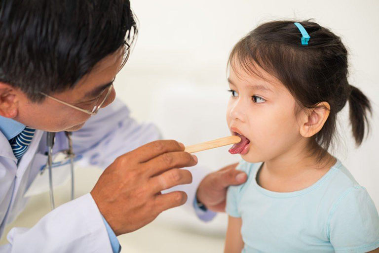 Trẻ em là đối tượng dễ mắc bệnh viêm họng