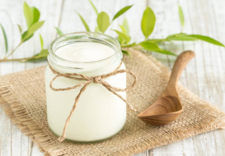Sữa chua giúp cấp ẩm và tăng cường sức đề kháng của vùng da bị bệnh