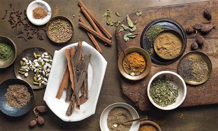 Bài thuốc rượu ngâm từ lá hẹ và các loại thảo dược Đông y khác giúp cải thiện tình trạng xuất tinh sớm
