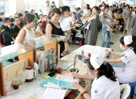 Quá tải bệnh viện nhi đông