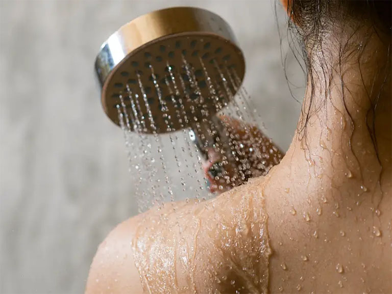 Luôn giữ cho cơ thể luôn được sạch sẽ thông qua việc tắm rửa toàn thân mỗi ngày