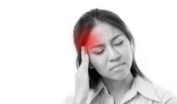 Viêm họng đau đầu dai dẳng khiến suy giảm trí nhớ