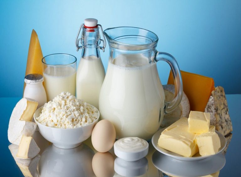 Sữa và các chế phẩm từ sữa sẽ giúp người bệnh giảm cảm giác đau rát họng khi nuốt