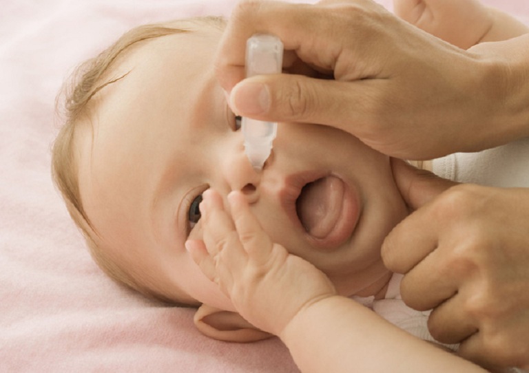 Khi áp dụng các cách chữa viêm mũi dị ứng tại nhà cho trẻ nhỏ cần phải tham khảo ý kiến của bác sĩ trước khi thực hiện