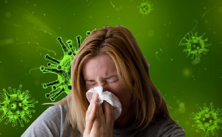 Thời tiết thay đổi đột ngột tạo điều kiện để vi khuẩn phát triển, xâm nhập gây ra triệu chứng chảy nước mũi, sổ mũi,...