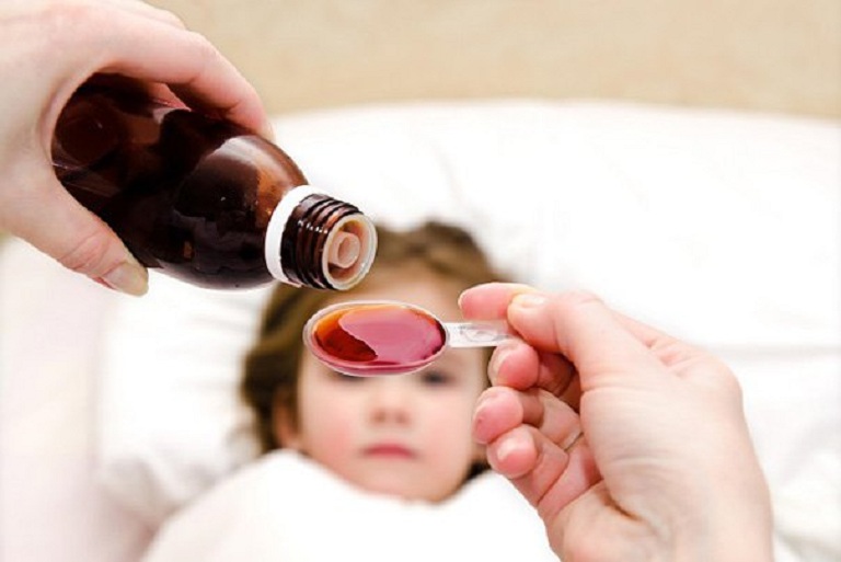 Sử dụng thuốc cho trẻ cần tuân theo chỉ định của bác sĩ