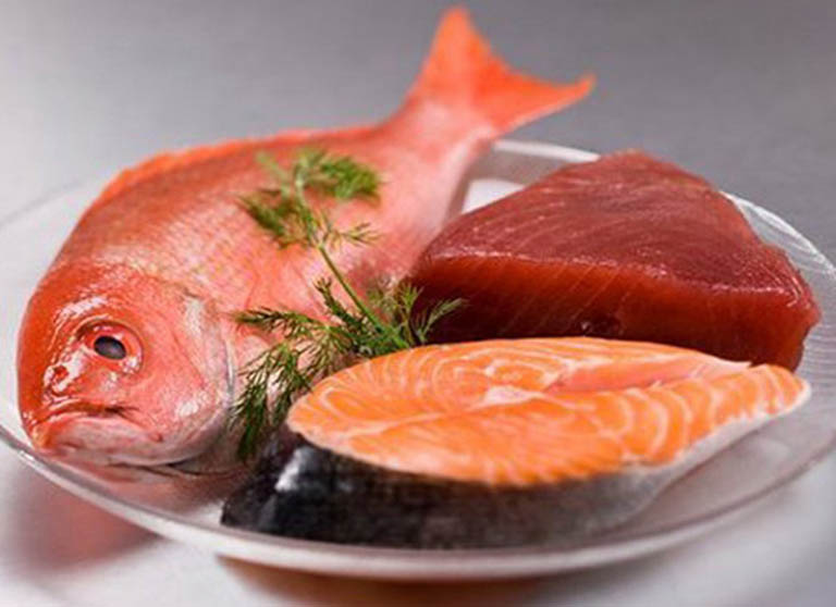 Trẻ bị viêm dạ dày ruột nên ăn cá hồi