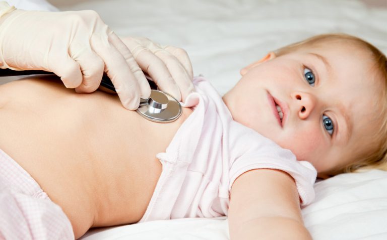 Trẻ nhỏ và trẻ sơ sinh là đối tượng dễ mắc viêm phế quản bội nhiễm