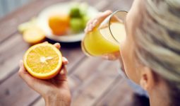Viêm phế quản có nên uống nước cam không là thắc mắc của nhiều người