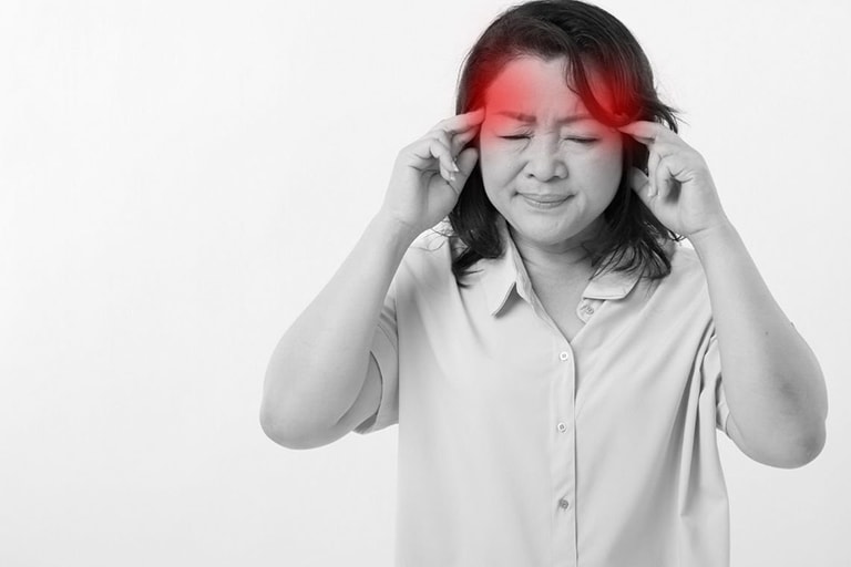 Viêm xoang gây chóng mặt thường đi kèm biểu hiện đau đầu