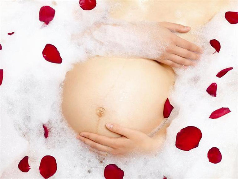 Phụ nữ có thai bị hắc lào nên sử dụng xà phòng khử khuẩn