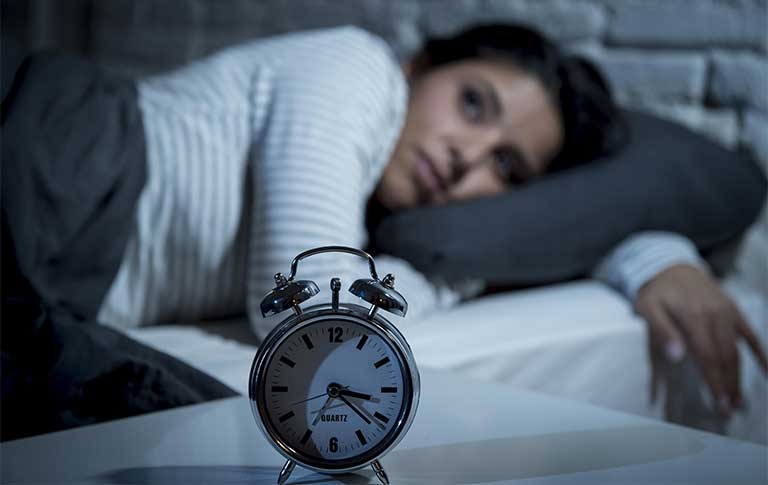 Mất ngủ là tình trạng xảy ra khá phổ biến hiện nay, đặc biệt là những người thường xuyên căng thẳng lo âu