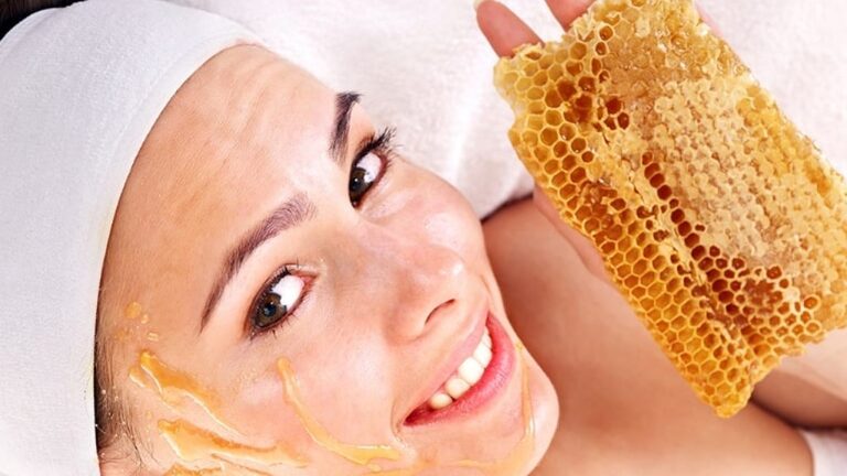 Cần bôi thử mật ong lên các vùng da khác trước khi bôi lên mặt
