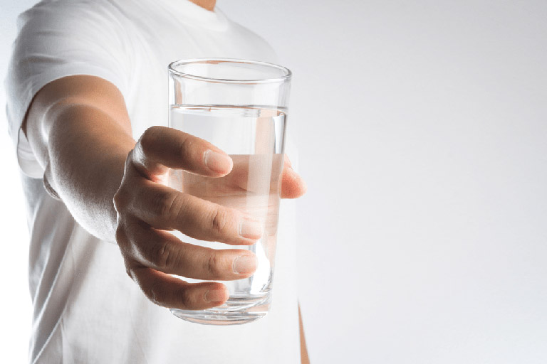 Uống nhiều nước - giải pháp cải thiện nhanh dị ứng