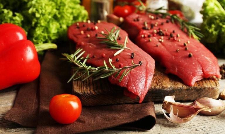 Trong thịt đỏ có chứa nhiều protein lạ mà hệ tiêu hóa không thể giải mã được