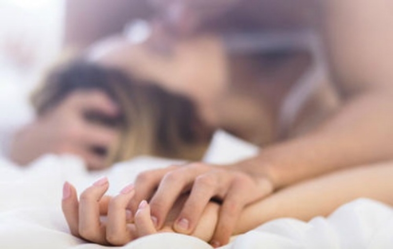Quan hệ tình dục khi có kinh là điều hết sức bình thường và diễn ra ở nhiều cặp đôi