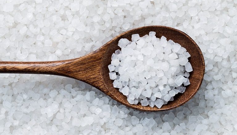 Muối và đồ ăn mặn làm giảm khả năng hấp thụ dưỡng chất của thận