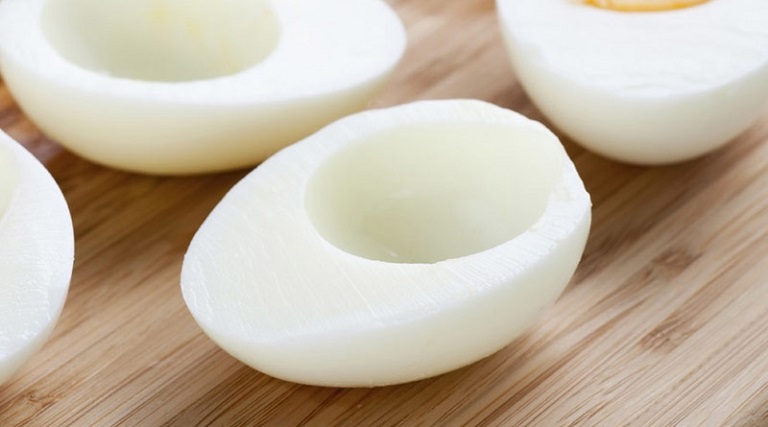 Lòng trắng trứng có ít photpho là đáp án cho câu hỏi bị thận yếu nên ăn gì