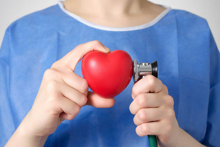 Vấn đề về huyết áp hoặc có tiền sử bị bệnh tim