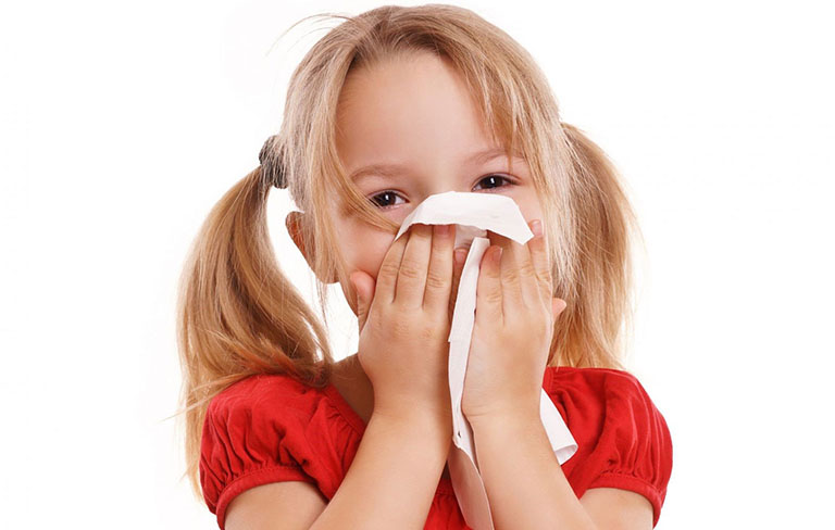 Trẻ rất dễ bị viêm mũi dị ứng khi dị ứng thời tiết