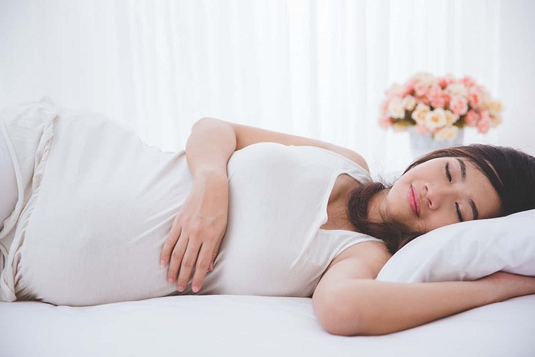 Ngủ đúng tư thế giúp mẹ bầu cảm thấy thoải mái hơn