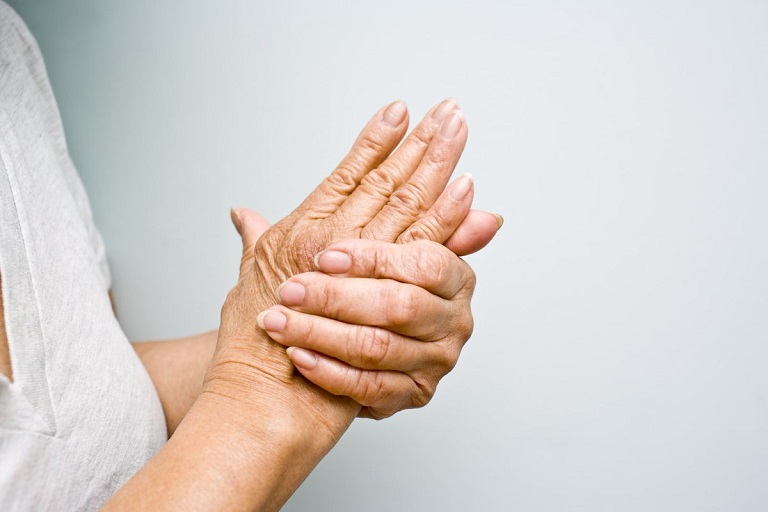 Bệnh tê tay chân ở người già là chứng bệnh thường gặp