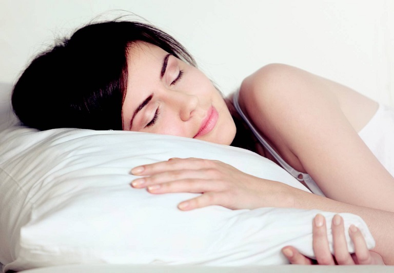 Điều chỉnh tư thế nằm ngủ có thể làm giảm các triệu chứng đau lưng