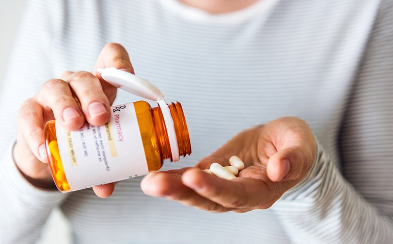 Nhóm thuốc paracetamol thường được sử dụng điều trị đau lưng vì có tác dụng giảm đau nhanh