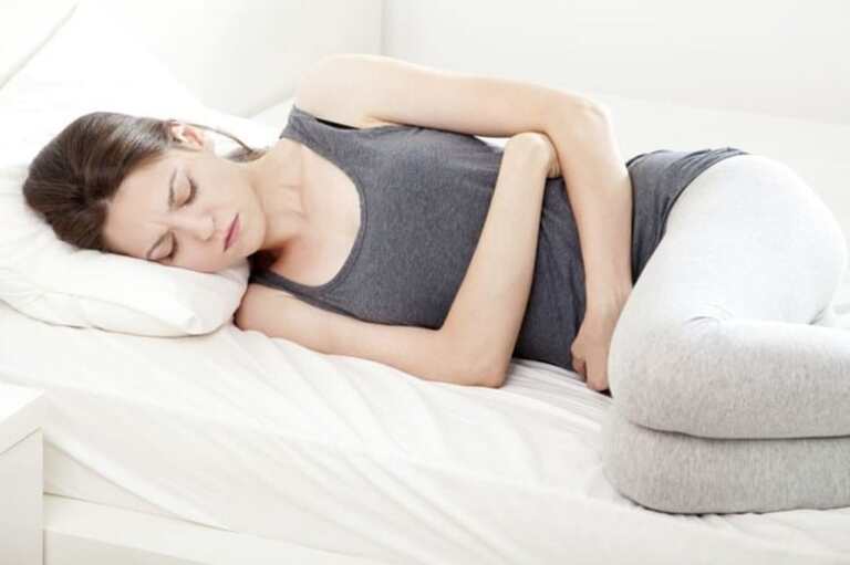 Khi gặp các vấn để về tử cung, buồng trứng phụ nữ sẽ cảm thấy đau ở bụng và lưng