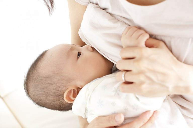 Dị ứng sữa mẹ là tình trạng tương đối hiếm gặp nhưng có thể gây nhiều nguy hiểm