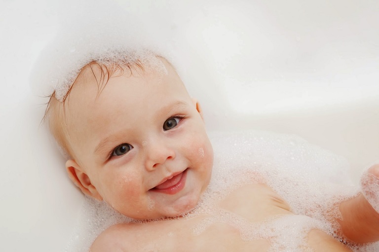Làn da nhạy cảm ở trẻ em rất dễ bị dị ứng sữa tắm