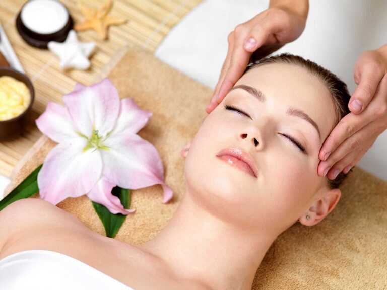 Massage da mặt thường xuyên để trị nám da hiệu quả