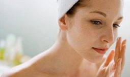 Cách chăm sóc da mặt bị tàn nhang
