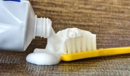 Cách trị mụn cám bằng kem đánh răng hiệu quả tại nhà