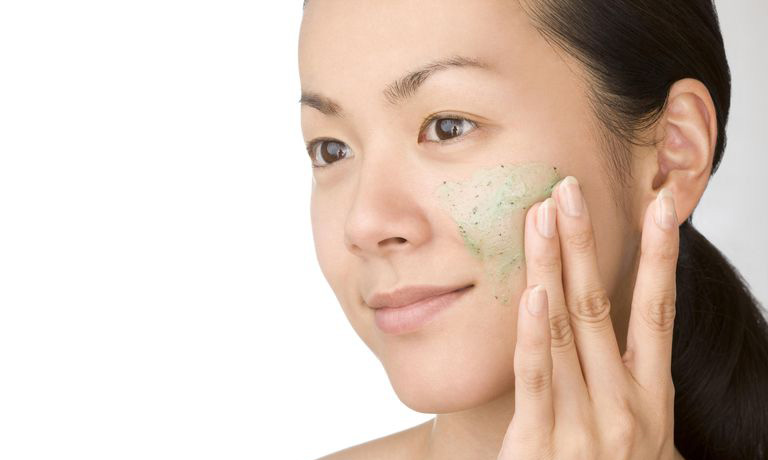 Giải pháp khắc phục tình trạng da mặt sần sùi nhiều mụn cám
