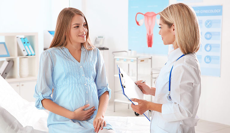Mẹ bầu nên thăm khám thai định kỳ để phát hiện những vấn đề sức khỏe tiềm ẩn