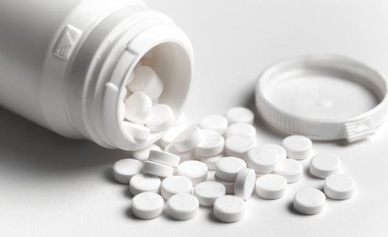 Kết hợp hành tím và aspirin để điều trị mụn cóc tại nhà giúp nâng cao hiệu quả mang lại