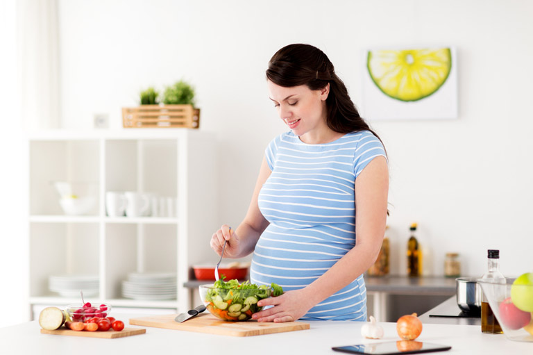 Mẹ bầu nên ăn gì để dưỡng chất vào con mà không vào mẹ quá nhiều?