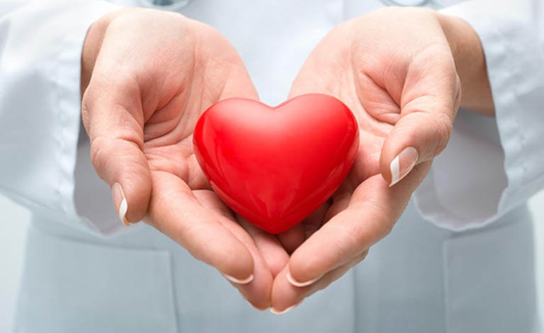 Nằm nghiêng bên trái thúc đẩy quá trình bơm máu vào tim, cải thiện chỉ số tim mạch