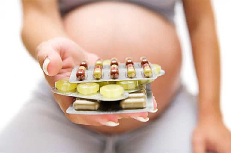 Cẩn trọng khi dùng thuốc Tây y điều trị bệnh khi đang mang thai hoặc có ý định mang thai