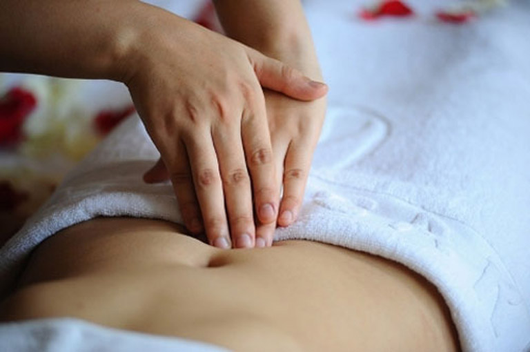 Giảm đau dạ dày tại nhà bằng cách massage bụng
