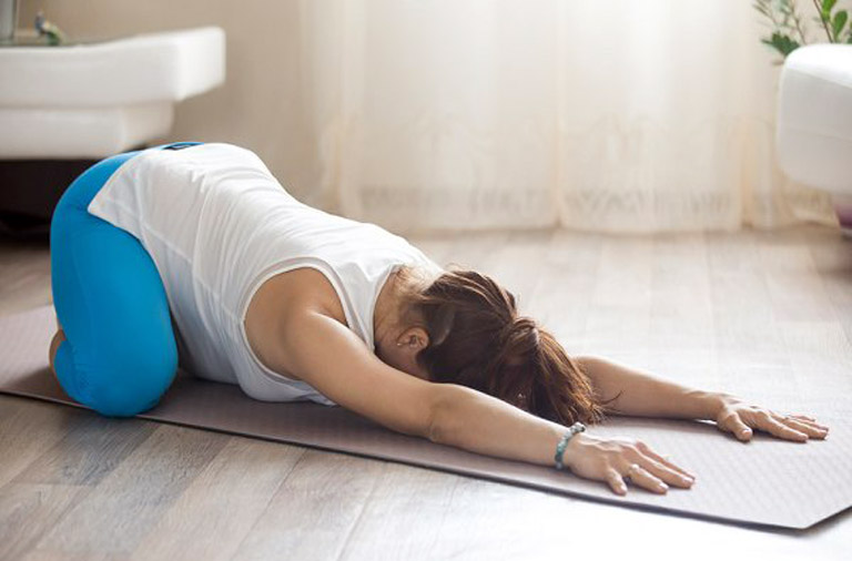 Tư thế yoga giúp mẹ có thể nghĩ ngơi, thả lỏng cơ thể và giảm bớt các cơn đau co thắt tử cung