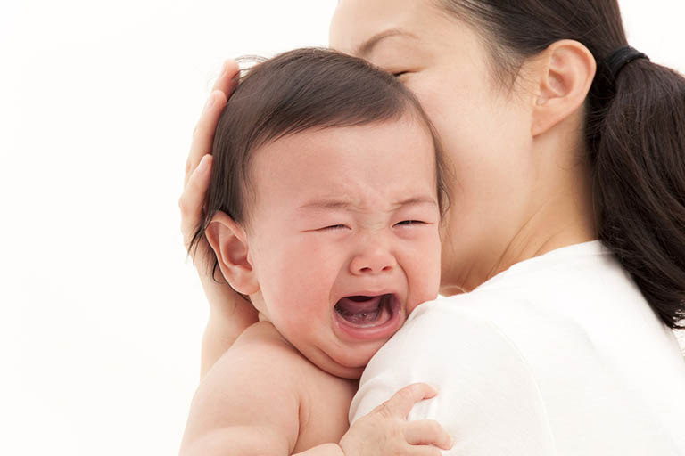 Trẻ thường xuyên quấy khóc, bỏ ăn hoặc lười ăn