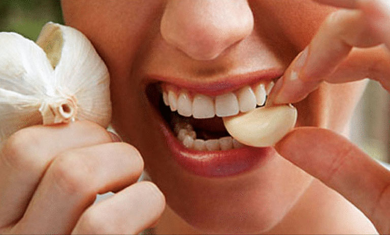 cách chữa nhức răng bằng tỏi