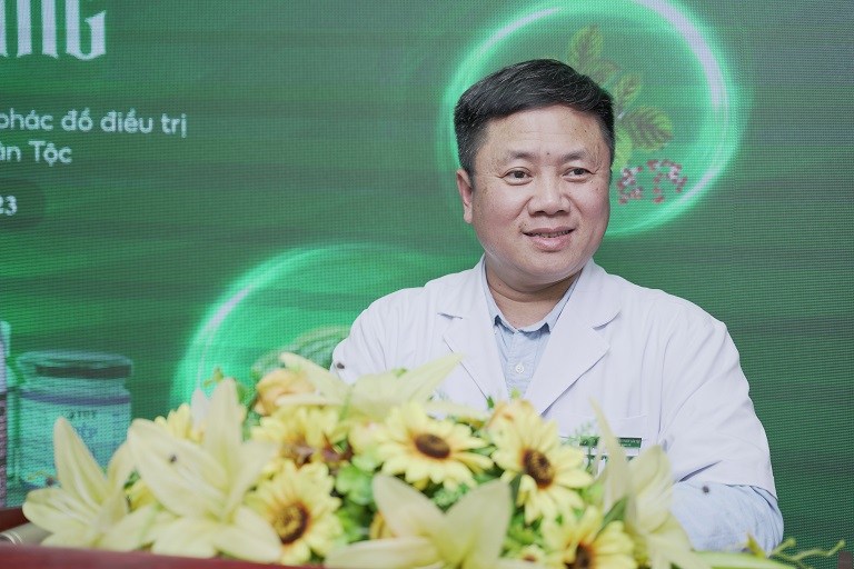 Thầy thuốc Phùng Hải Đăng đánh giá về sản phẩm tại buổi lễ ra mắt